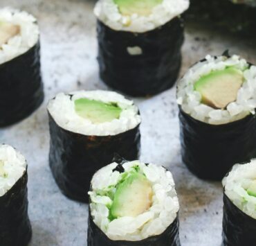 Sushi wegetariańskie i wegańskie - japońskie przysmaki dla miłośników kuchni roślinnej 29