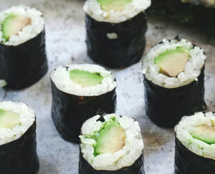 Sushi wegetariańskie i wegańskie - japońskie przysmaki dla miłośników kuchni roślinnej 49