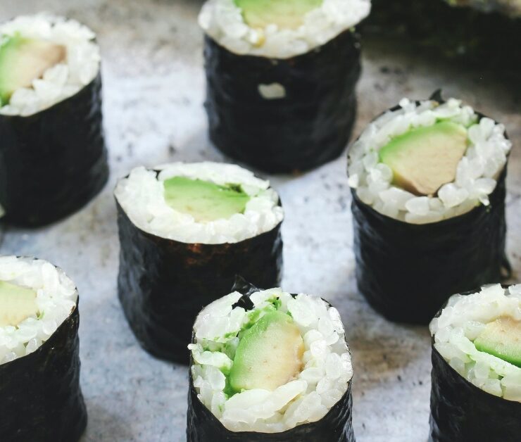 Sushi wegetariańskie i wegańskie - japońskie przysmaki dla miłośników kuchni roślinnej 21